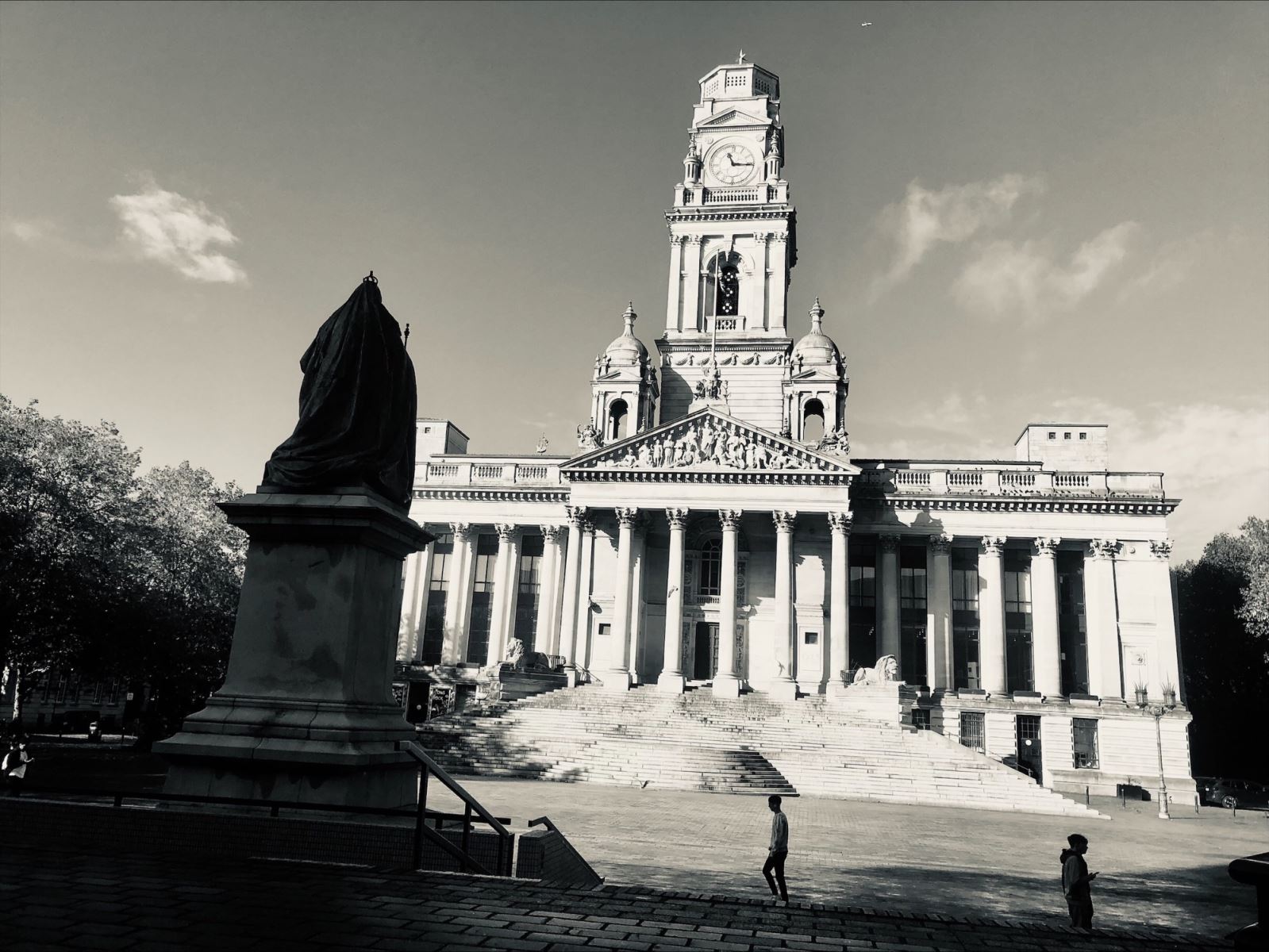 black and white photo of statue of queen Victoria looking towards Portsmouth guildhall